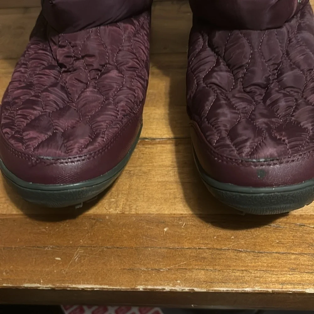 Columbia Minx™️ Slip Boot in Epic Plum size 9, some small scuffs…